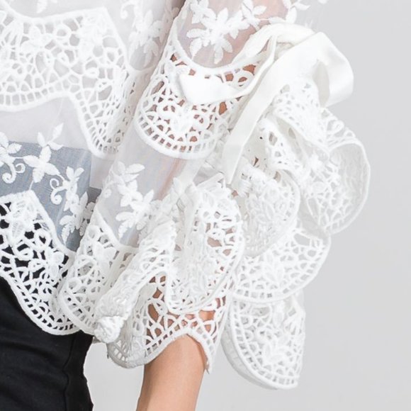EYELET EMBROIDERD TOP AND SCALLOP SHORTS main image 0
